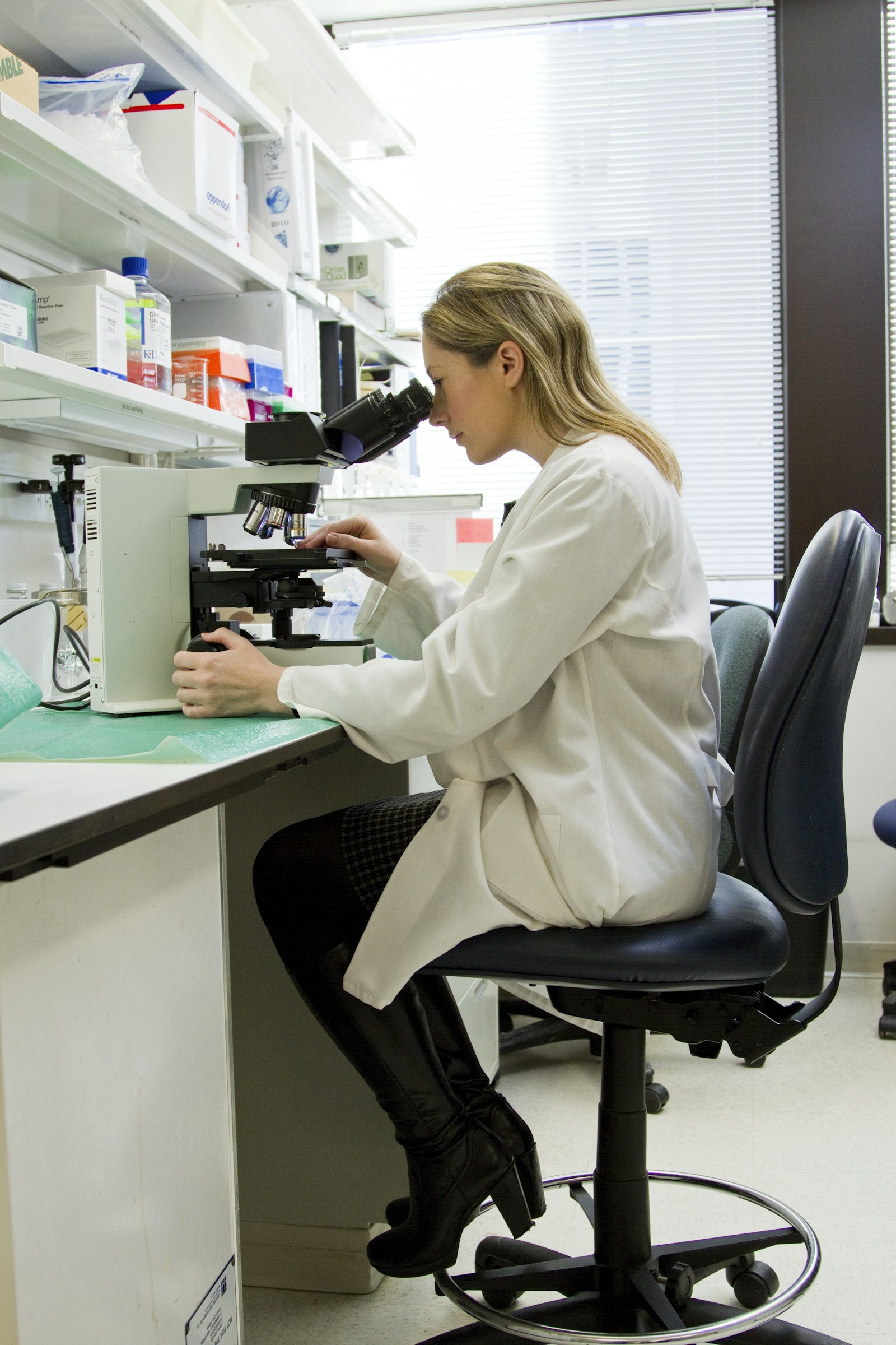 Controlled laboratory facility
